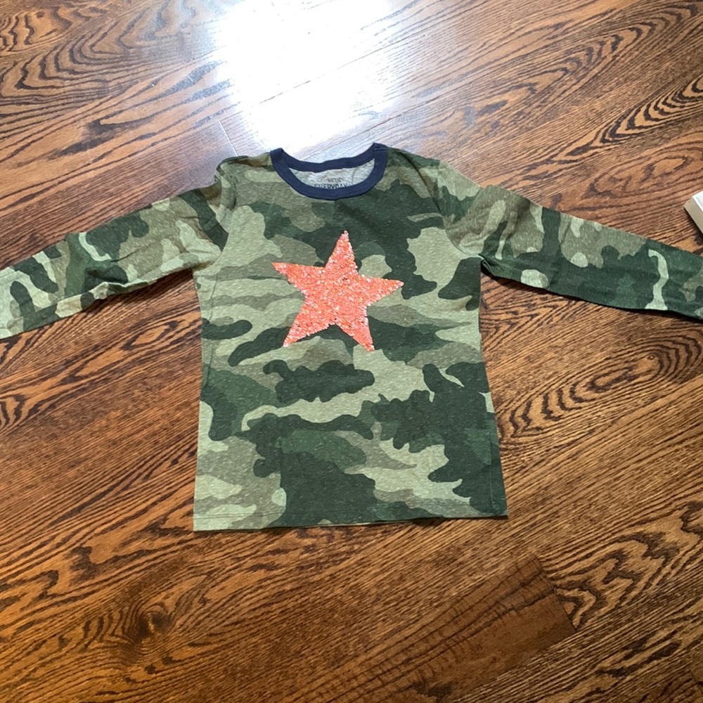 Long sleeve cotton camo T-shirt with peach sequin star appliqué.
